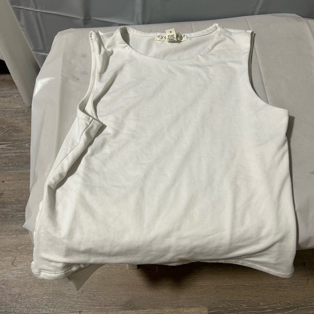 White tank tops medium women’s